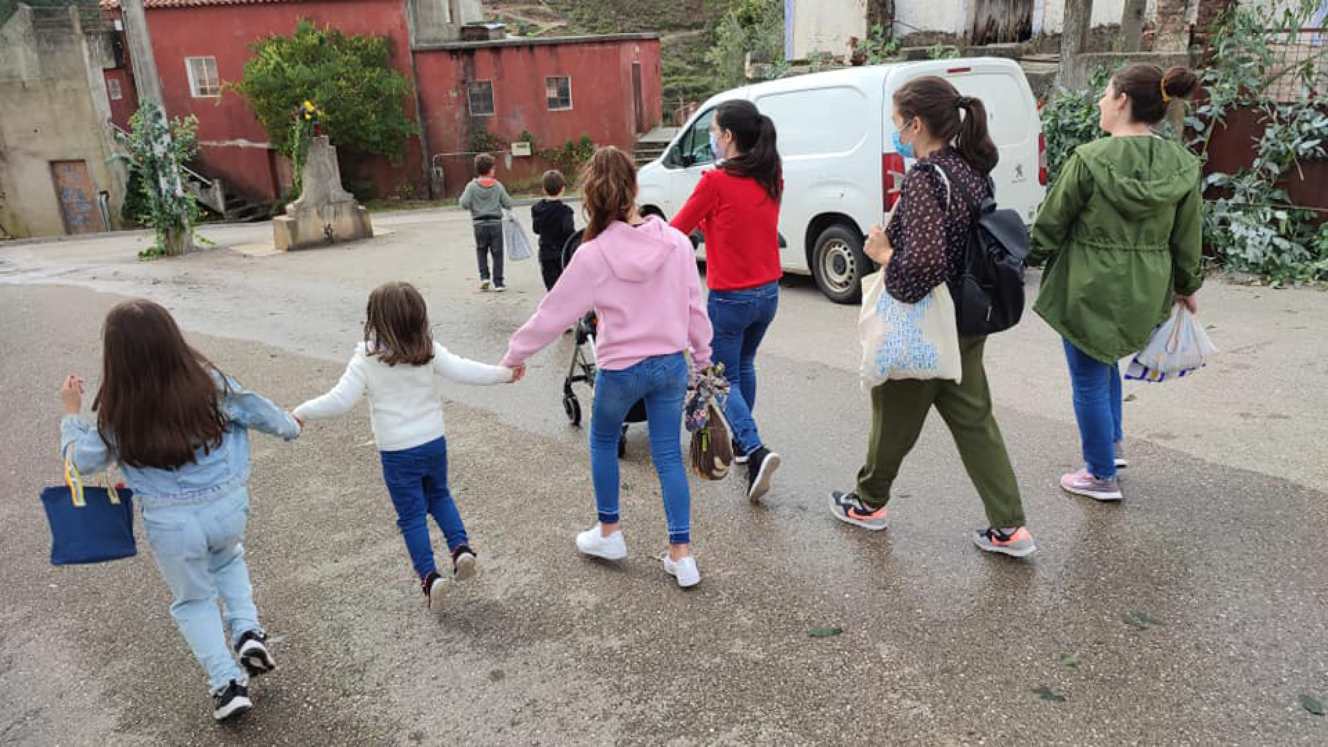 Dia de Todos-os-Santos: crianças saíram à rua para “pedir os bolinhos”