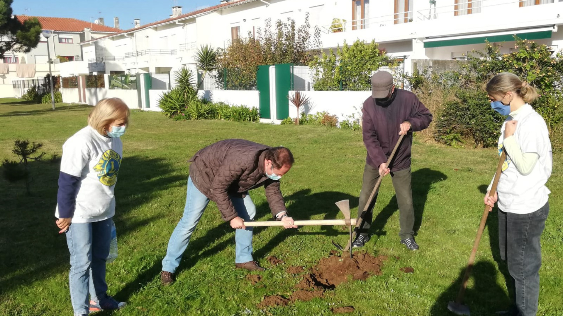 Câmara Municipal e Lions Clube de Esposende em ação de arborização urbana