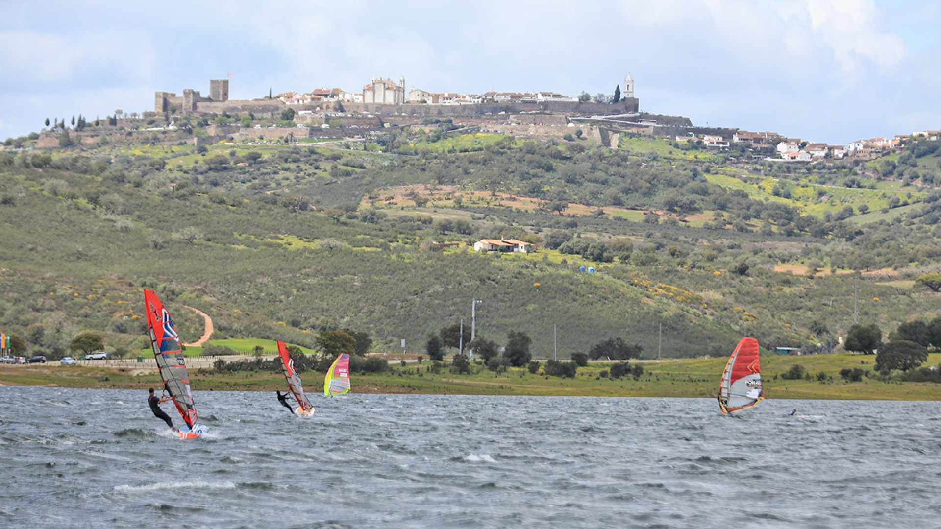 Centro Náutico de Monsaraz recebe Formula Windsurf Series, no Lago Alqueva